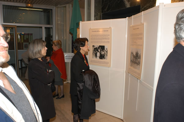 Photo de l'inauguration de l'exposition Korczak></td>

        </tr>

        <tr> 

          <td align=