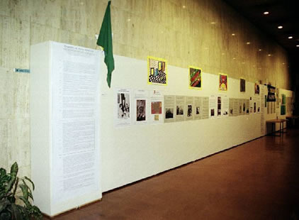 Deux photos de L’expo Korczak au sous-sol de L’UNESCO 
