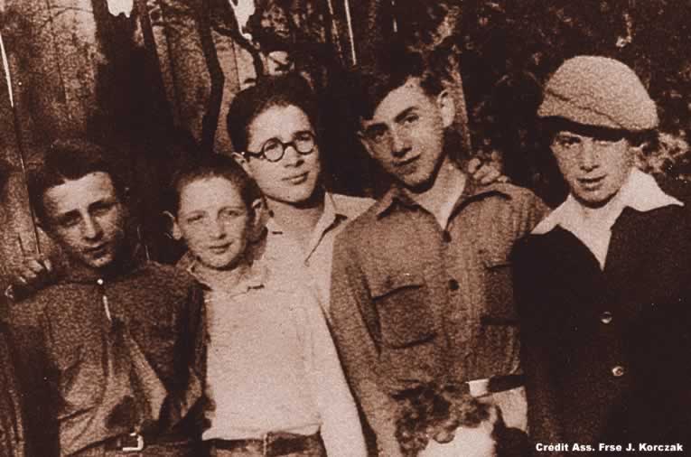 Photo de Jacques Dodiuk à L’âge de 15 ans (au centre)