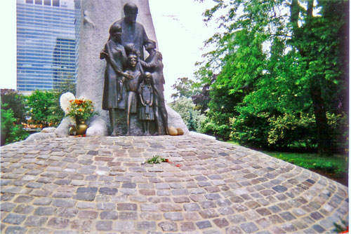 Le monument de Korczak à Varsovie