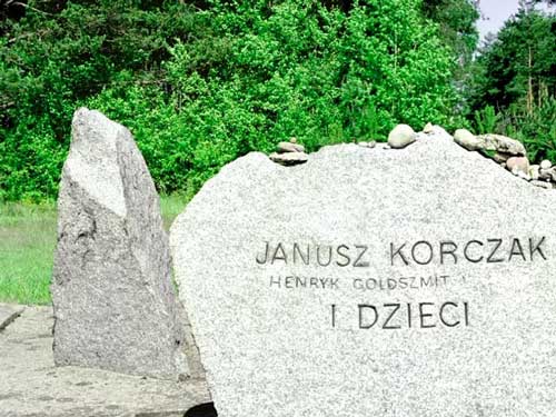 L'hommage à Korczak et aux enfants au mémorial de Treblinka