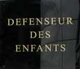Plaque du siege du Defenseur des enfants, supprime par le gouvernement